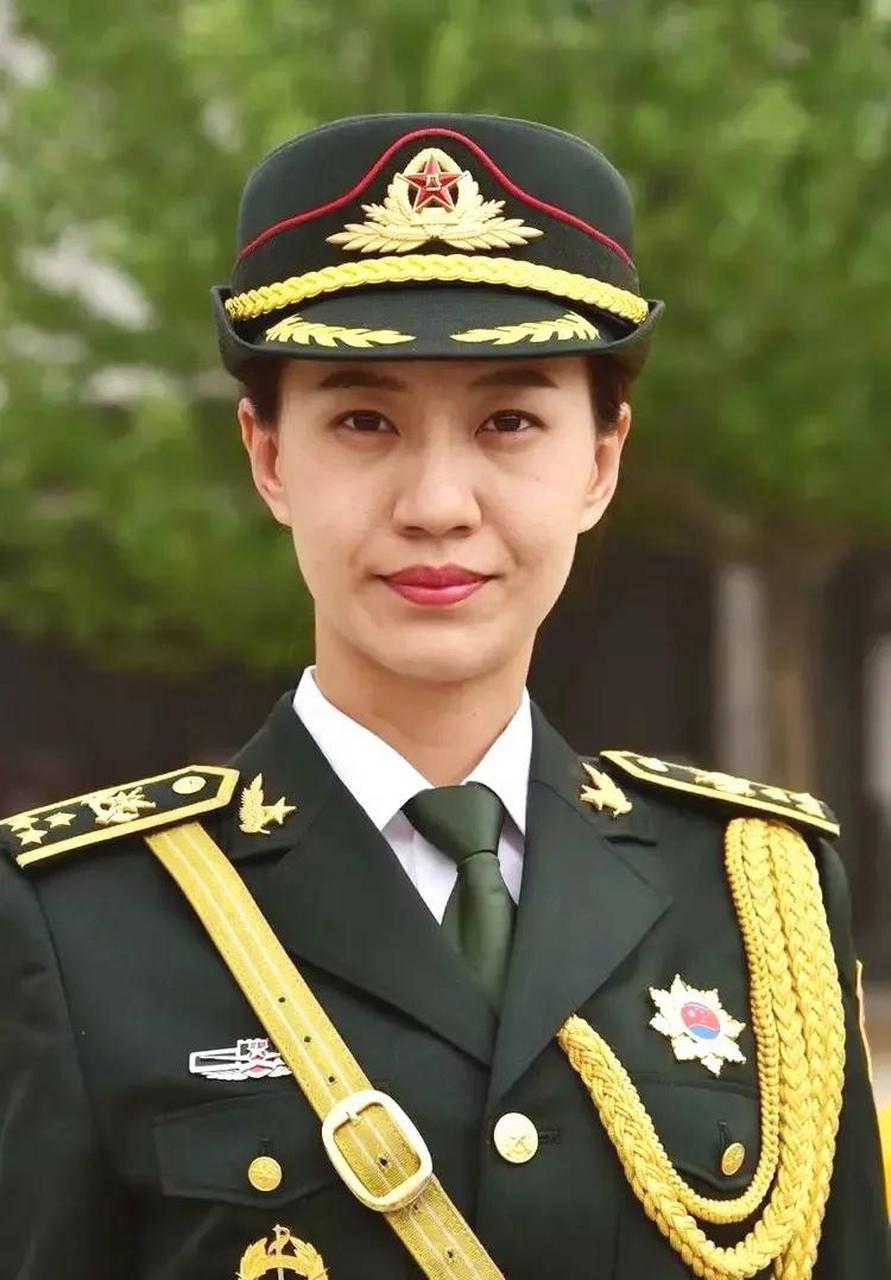 仪仗队女兵单人图片图片