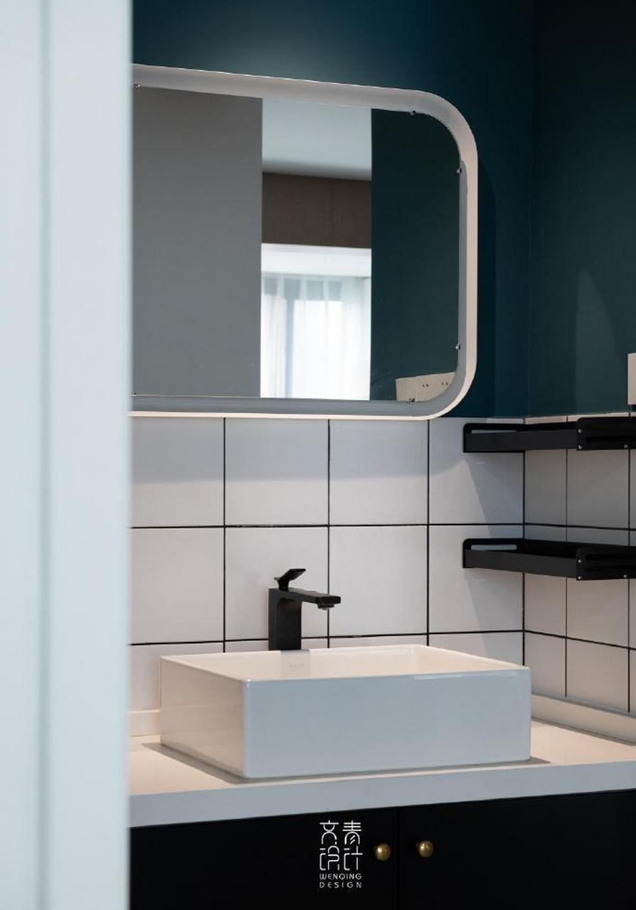 家居装修|小案例 1,配色上客厅,厨房用了比较宁静深邃的湖蓝,主卧用灰