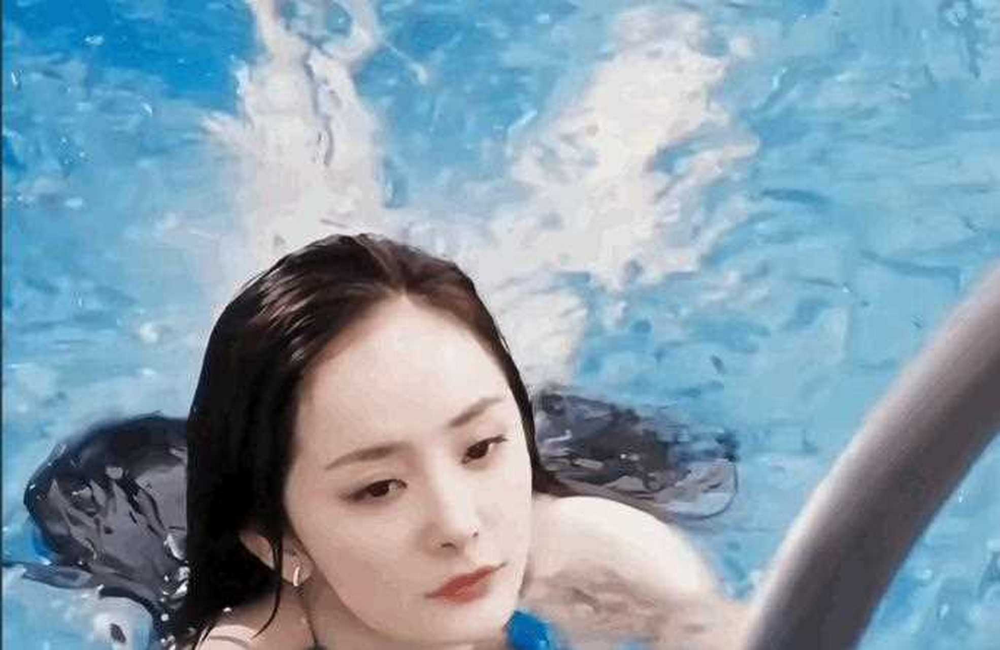 杨幂泳照太惊艳了! 这身材真是绝绝子[沙尘暴]