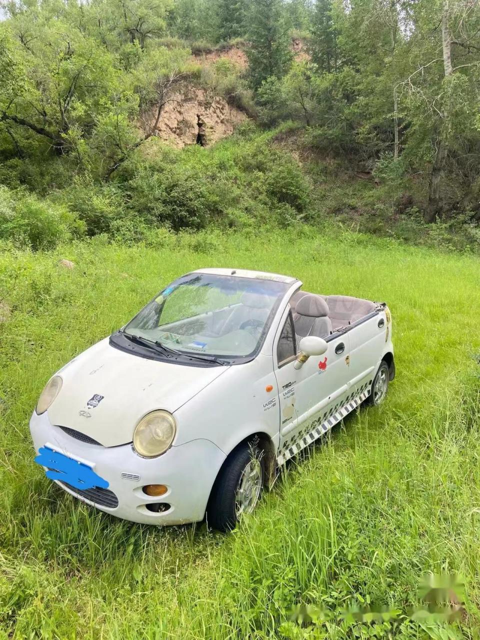 如图,一代名车奇瑞qq,改成两座硬顶敞篷"跑车",如果采用现代车企技术