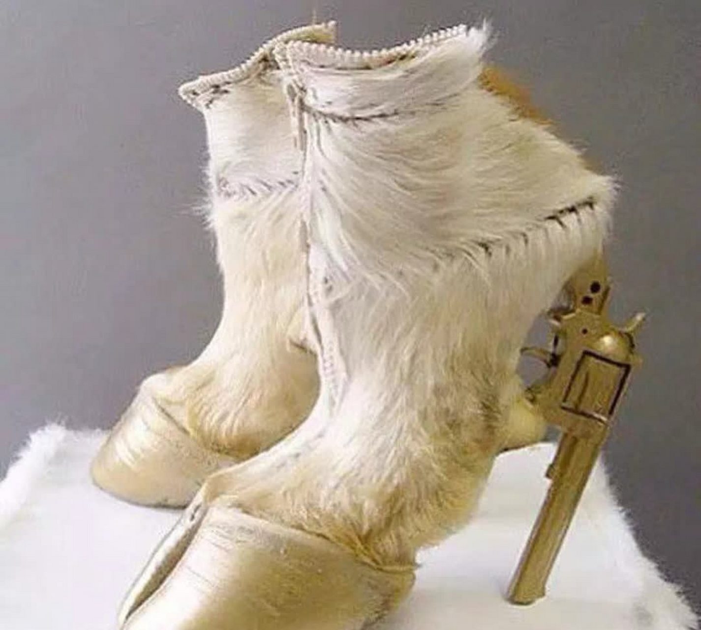 最骚的高跟鞋,一般女人驾驭不了![大笑][大笑]#搞笑