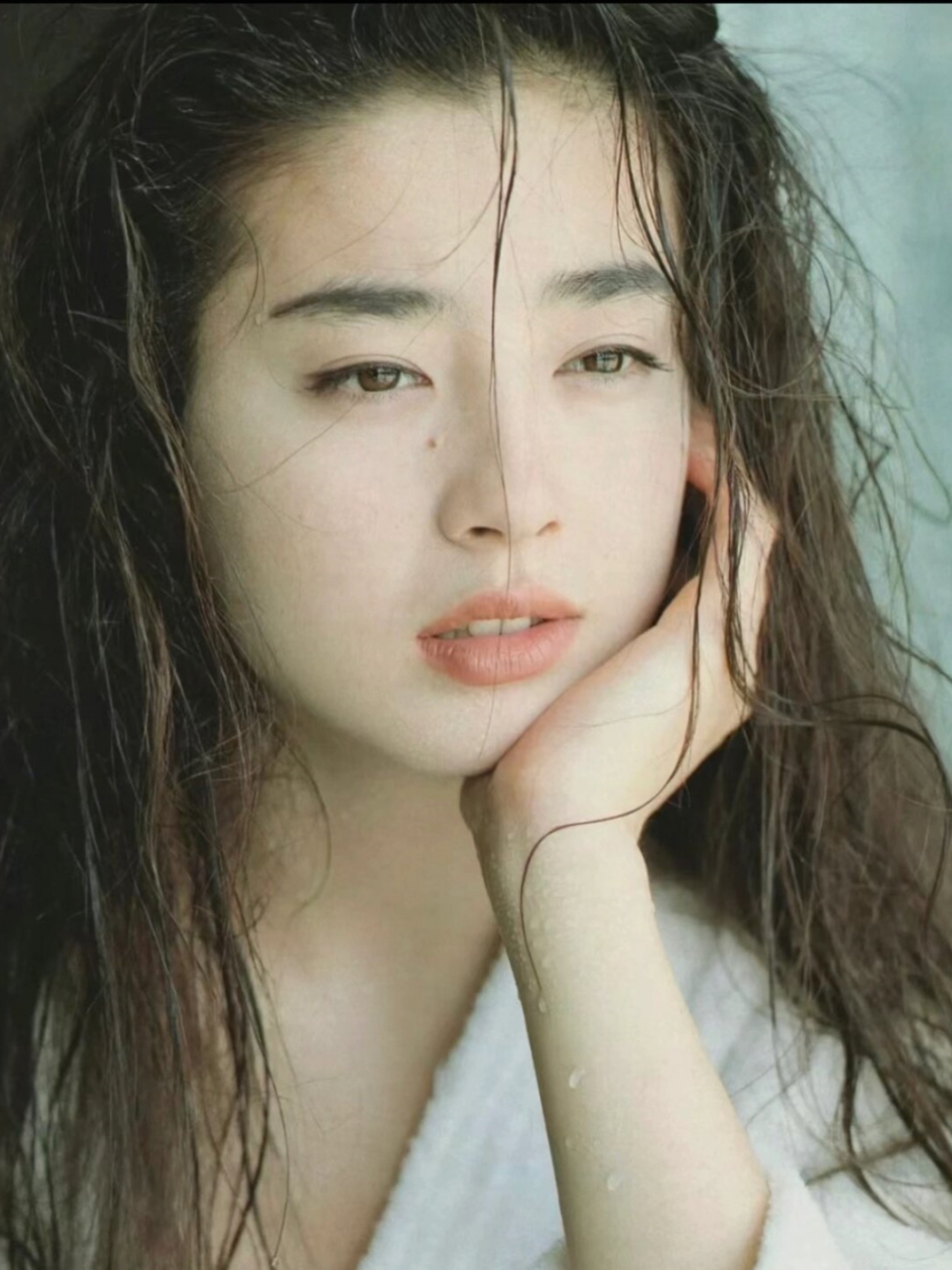 盛世美颜  宫泽理惠的颜值影响力在日本相当于王祖贤,年轻时因容颜太