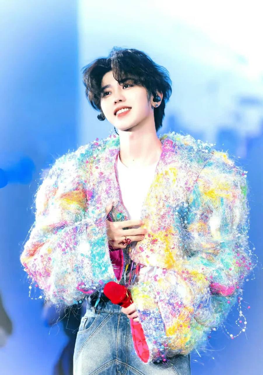 2021年5月20日,蔡徐坤与一位名叫c的女孩在北京朝阳区一家ktv相识