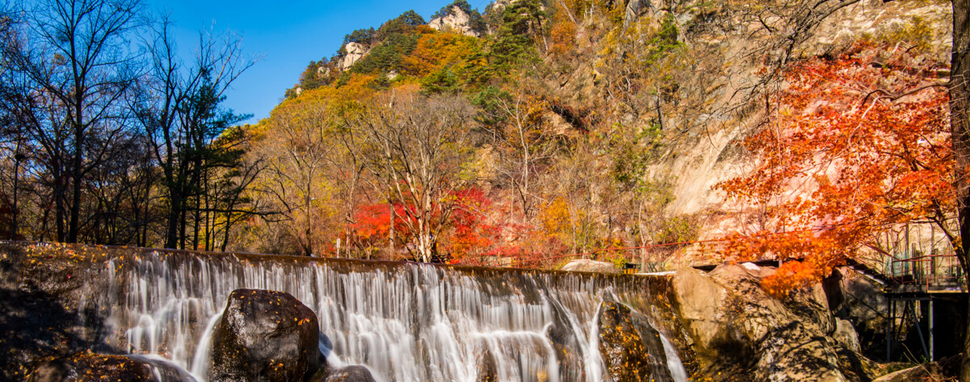 辽宁的这一个魅力无限的风景区就是天桥沟,天桥沟是辽宁丹东的一个