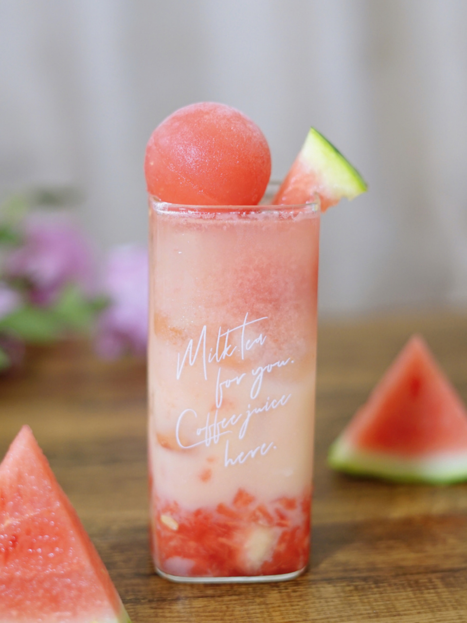 夏日自制饮料,益力多西瓜汁清凉又解渴 夏天喜欢喝各种冷饮,外面卖的