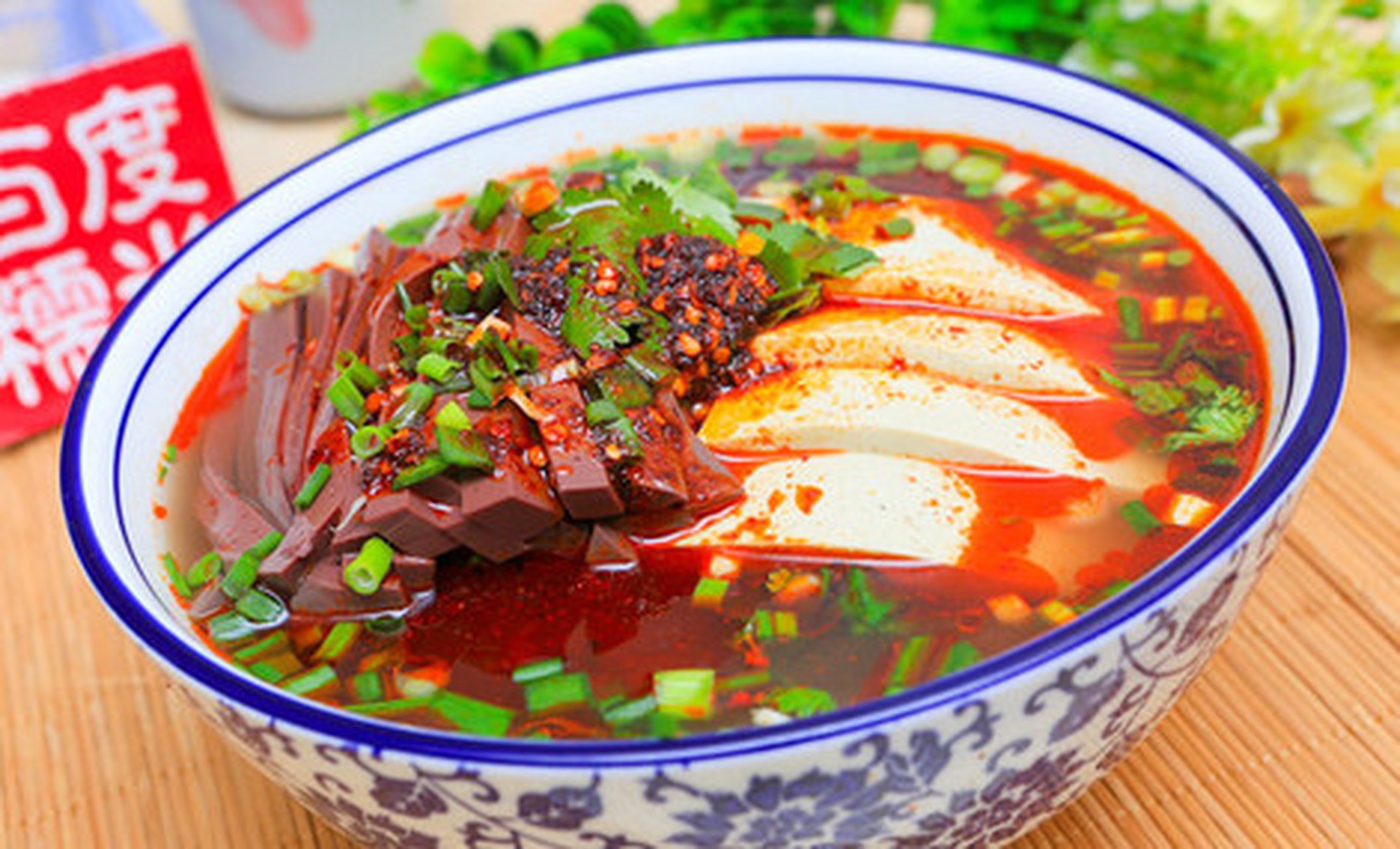 4月放肆吃#粉汤羊血:粉汤羊血在陕西非常出名,秋冬季节最常见,它室栽