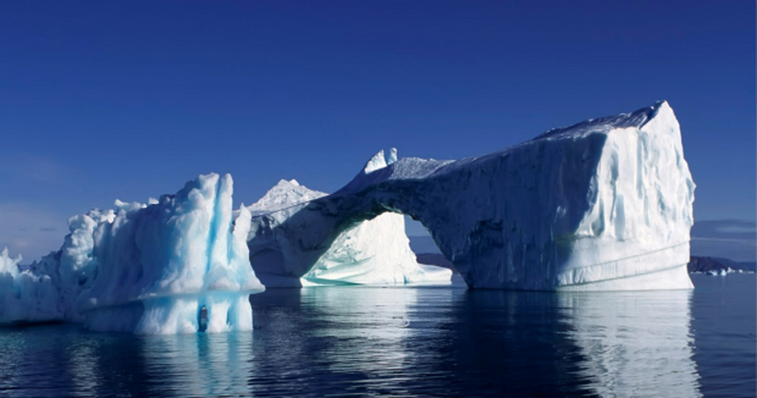 南北两极是位于地球两端的,南极大陆主要是南极洲,包含周围的区域
