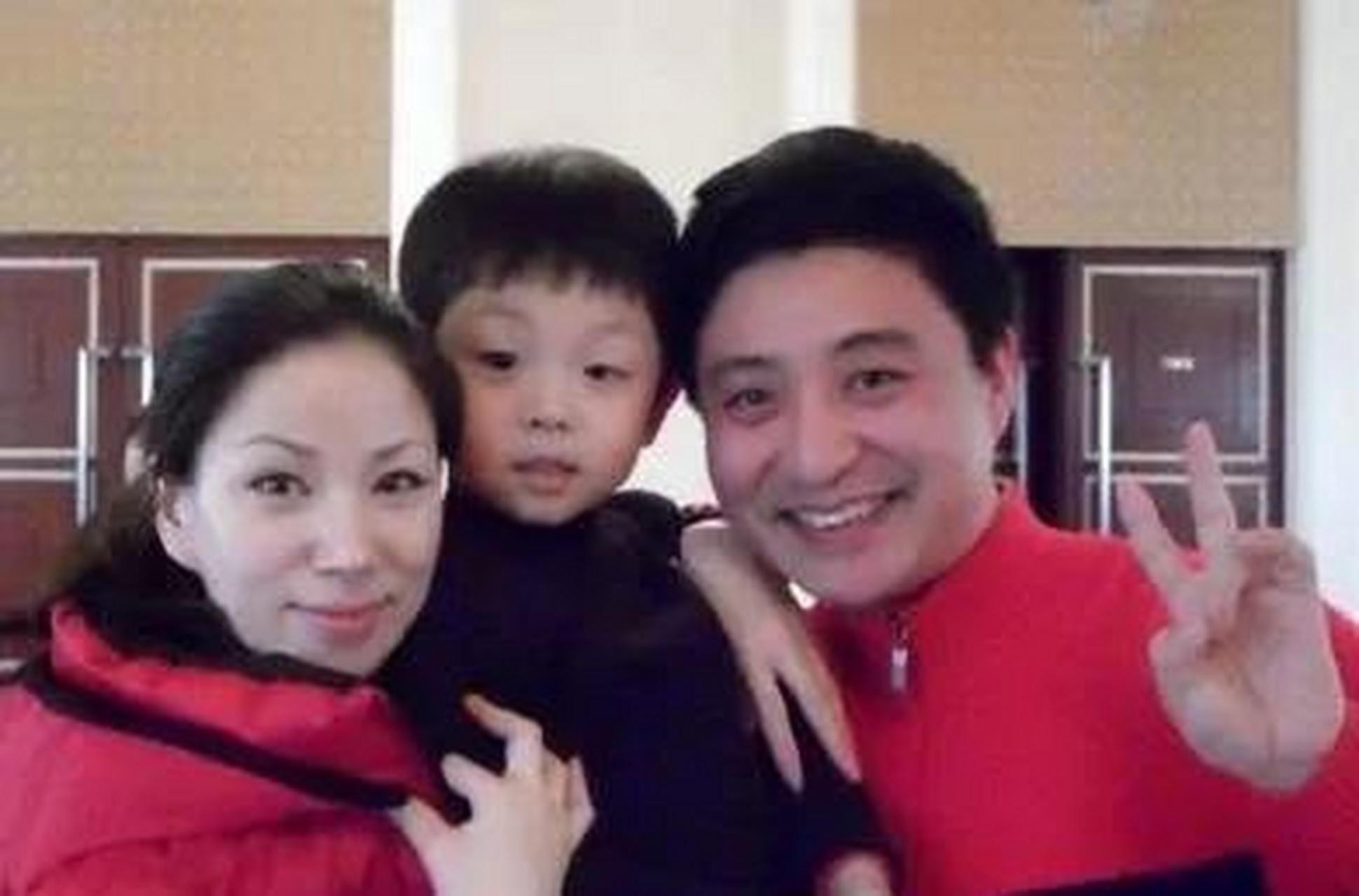 gif创作人 当年,周炜和妻子结婚的时候,花了80000块钱买了一辆奥拓
