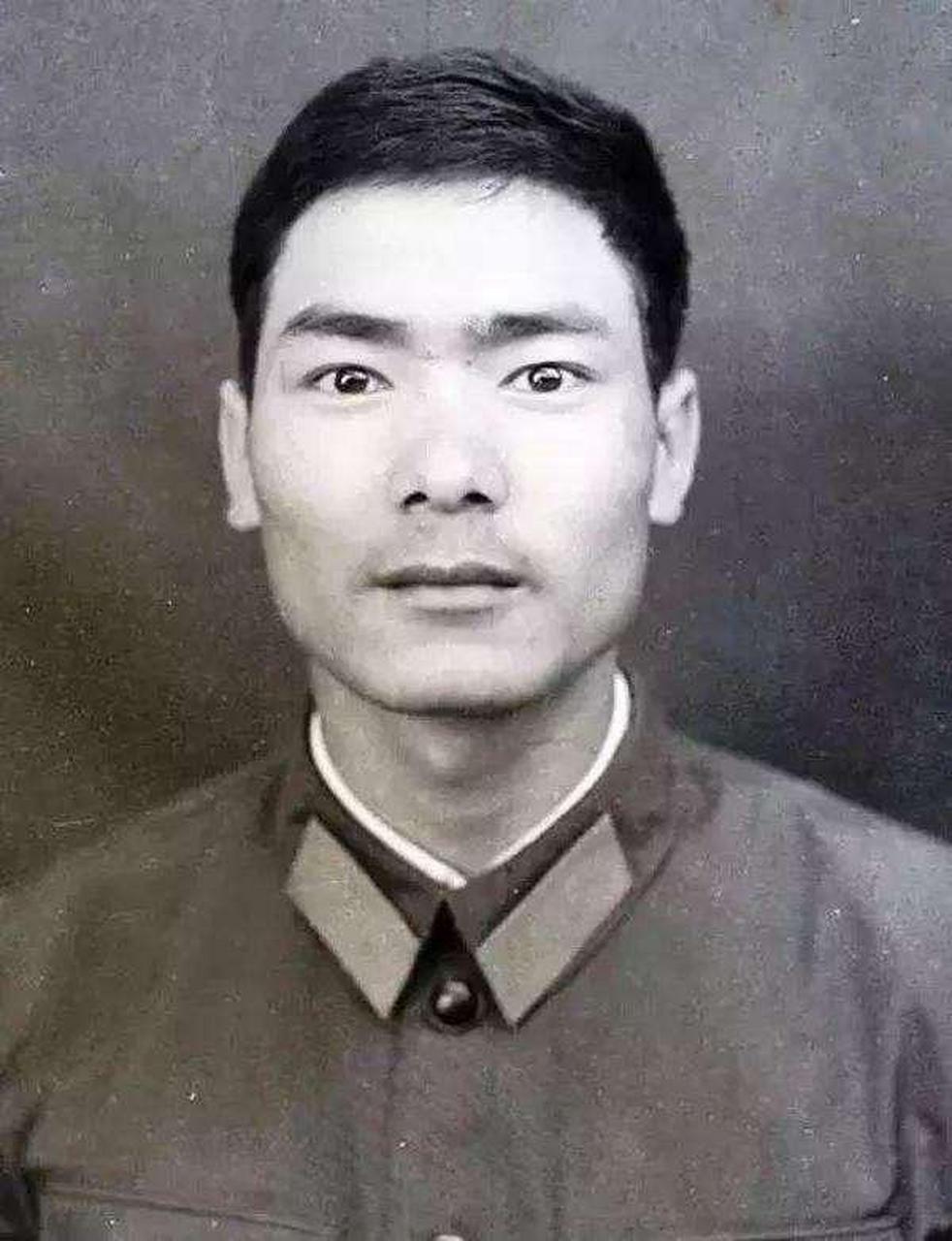 【老山十五勇士之首:李国文烈士】 李国文烈士,云南省临沧县人,1962年