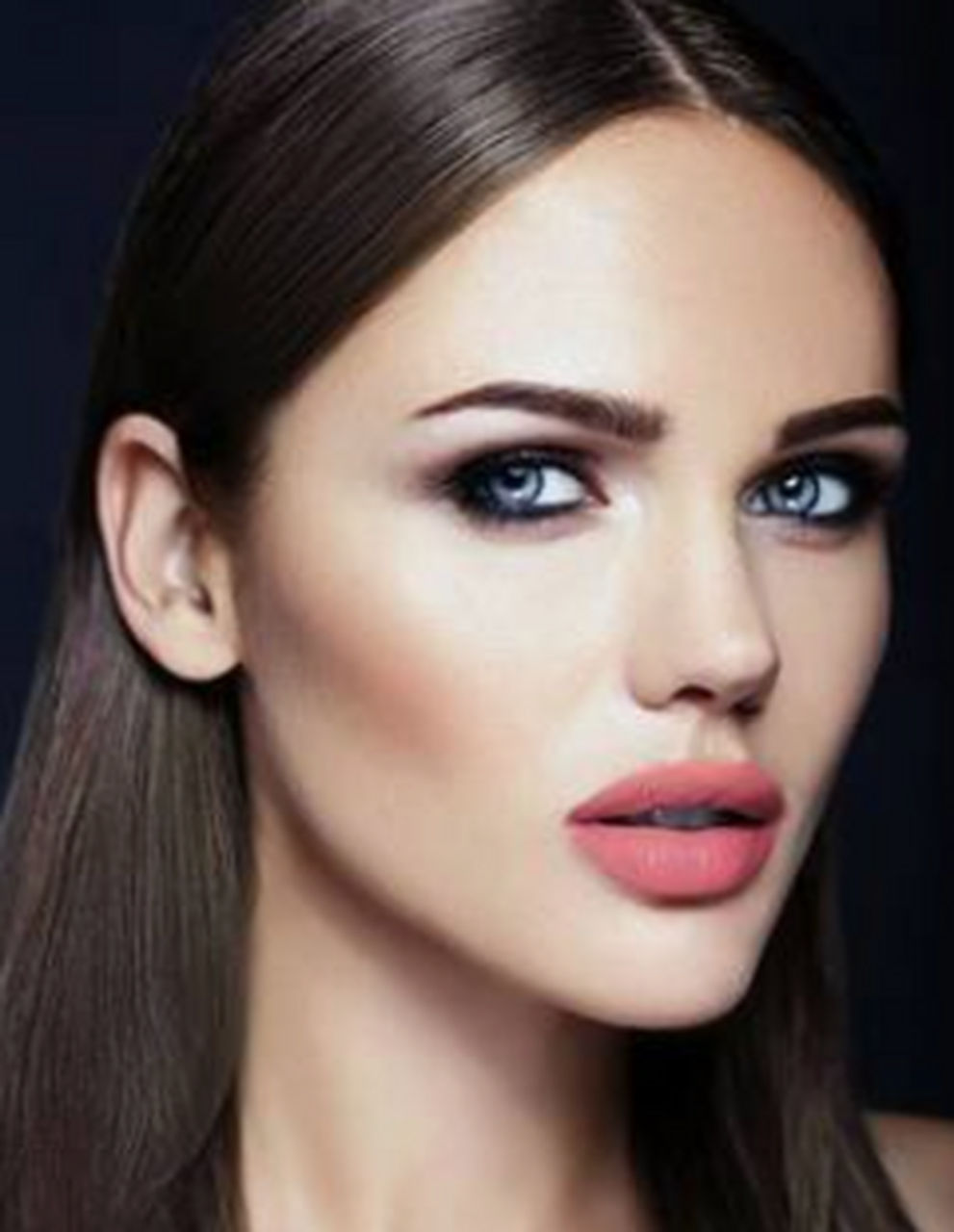 近些年随着模特脸的破圈走红,大家不再"谈颧色变",甚至开始将高颧骨与