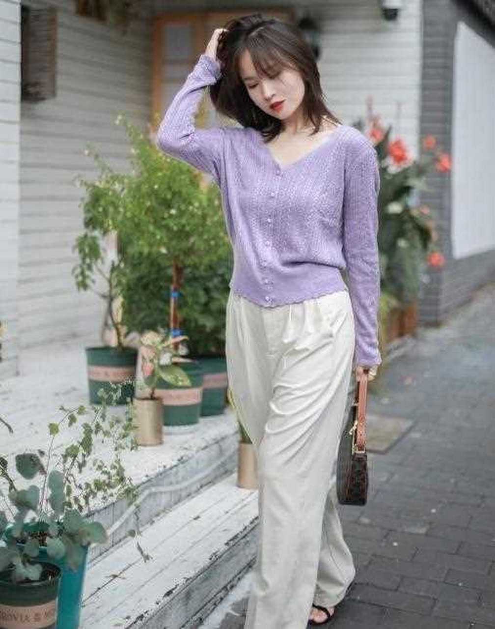 什么颜色的衣服显白_什么颜色的衣服显白显瘦-第2张图片-潮百科