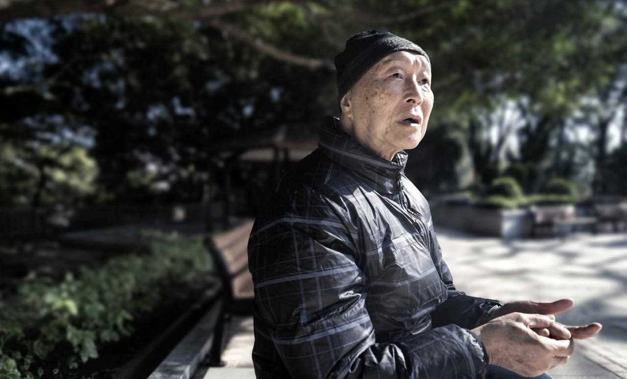 電影《a計劃》中飾演海盜李初九一角演員李海生近照,他今年已經76歲