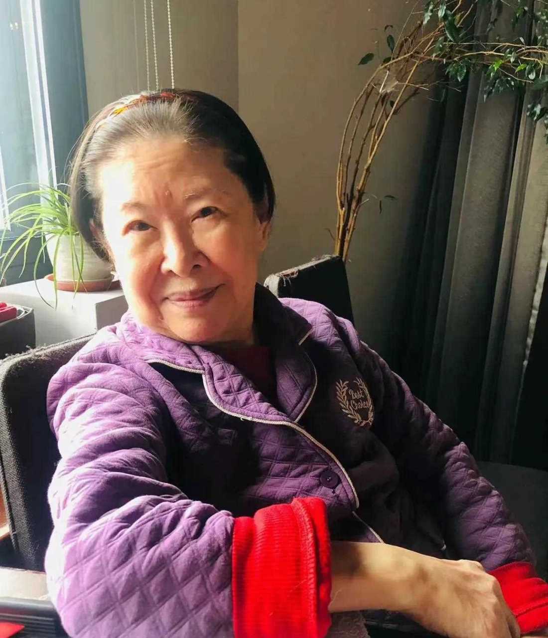 费翔妈妈毕丽娜90岁了,生活在上海,哈尔滨人.