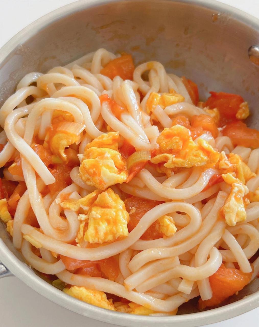 不加一滴水92西红柿鸡蛋拌乌冬面75好吃极了 从小就爱吃西红柿