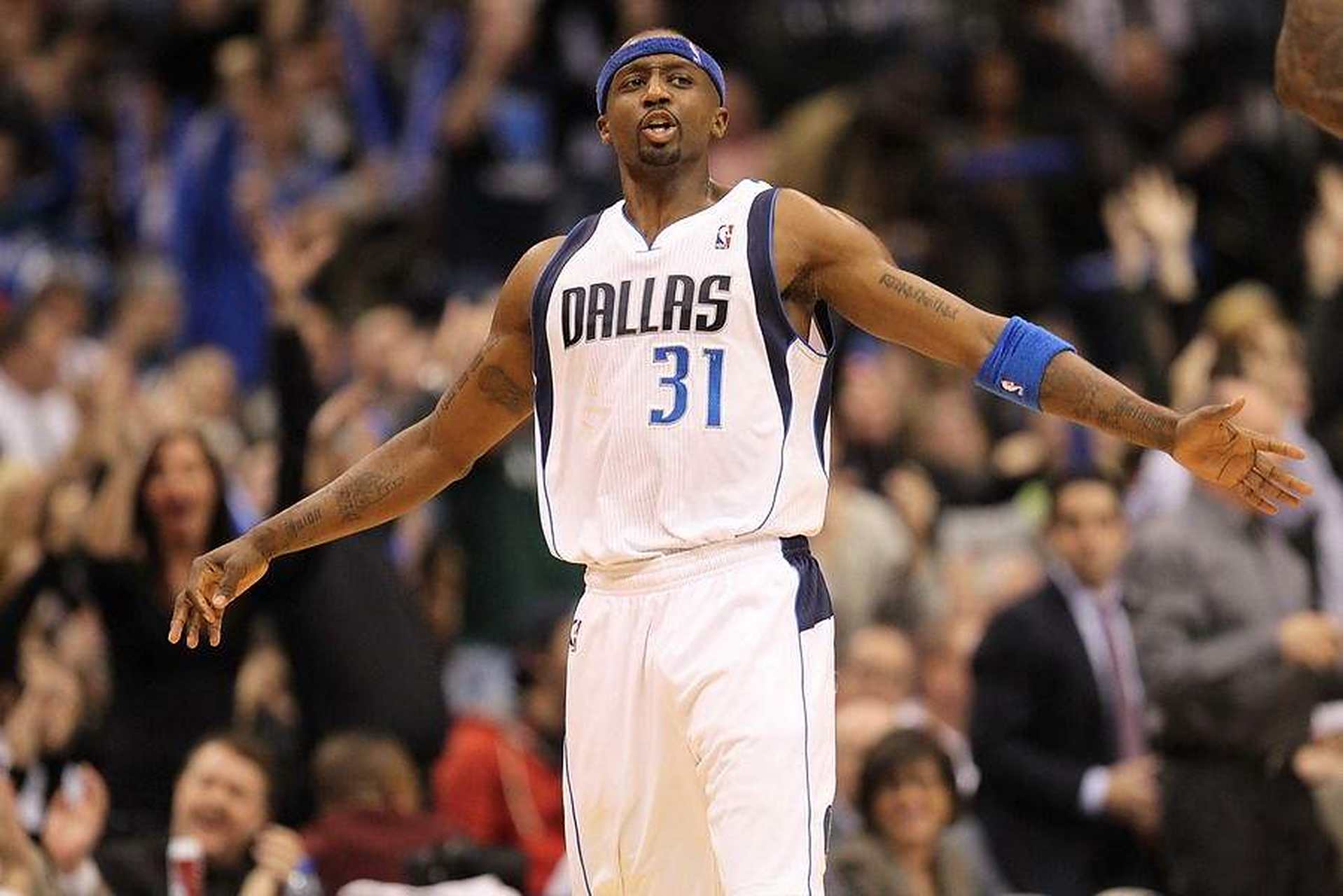 据shams报道,独行侠名宿"喷气机"杰森-特里将前往亚利桑那大学执教.