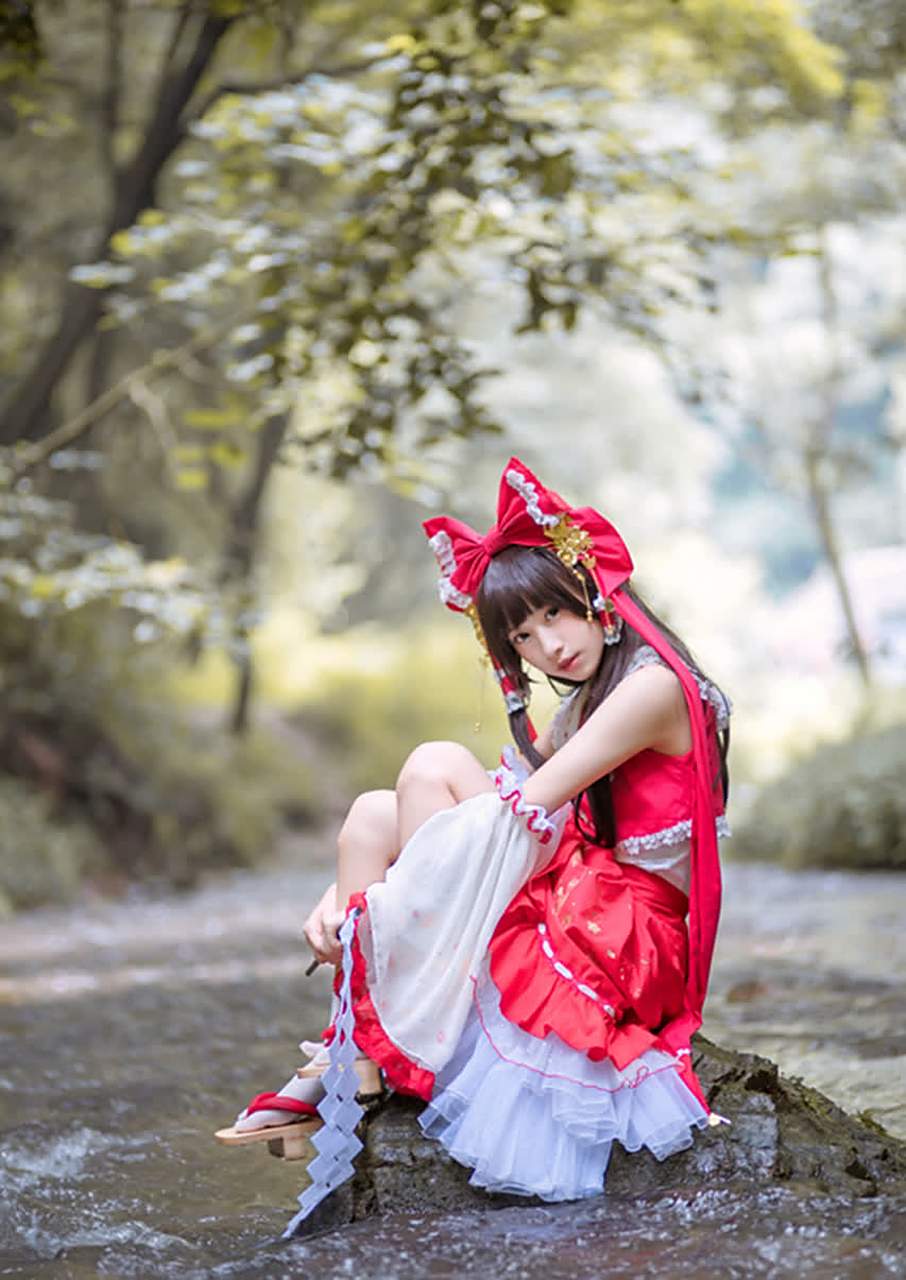 cos show#《东方project》第一位女主角"博丽灵梦"是一部精美的视觉