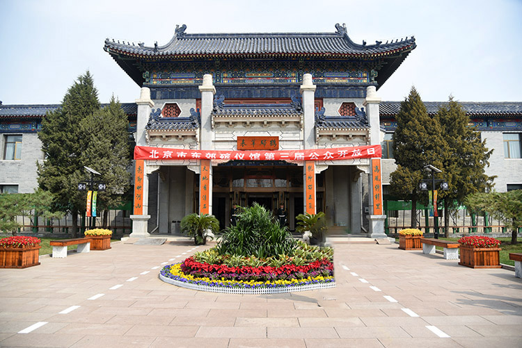 东郊火葬场位于朝阳区平房北街133号,建成于1952年,占地面积21000平方