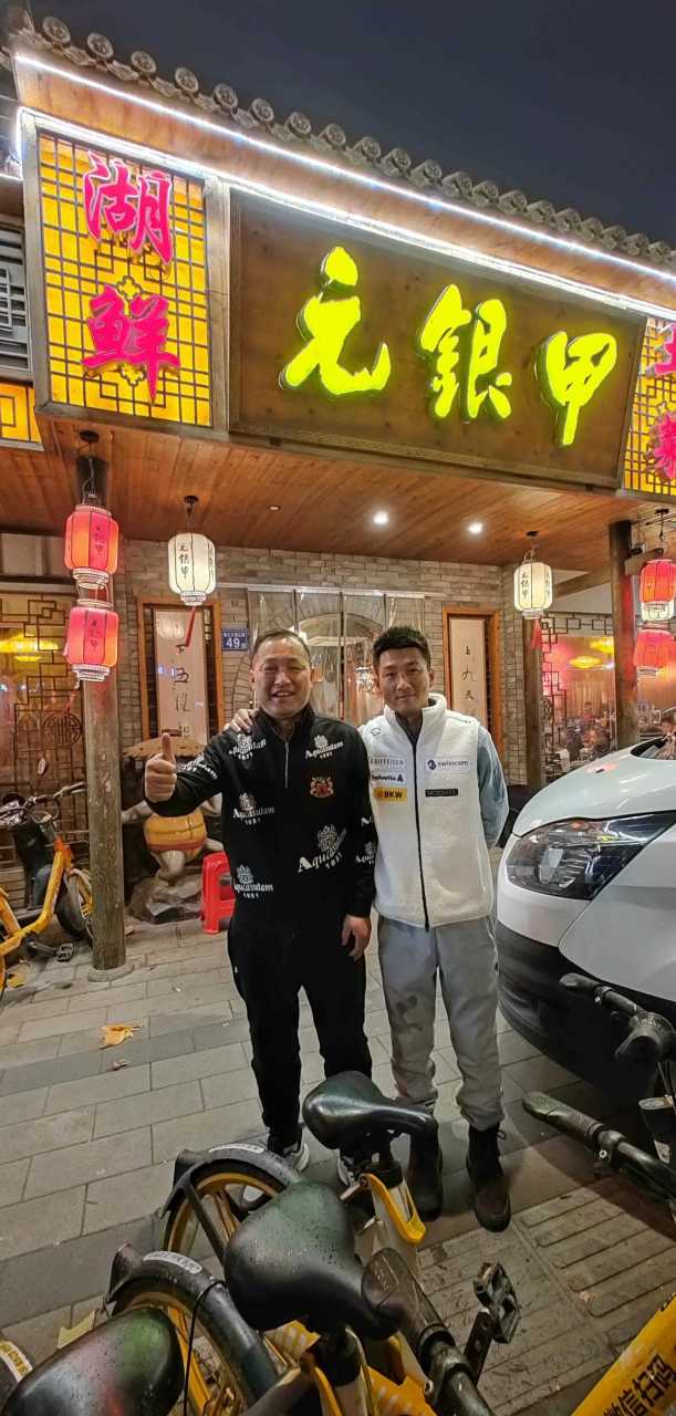 天元黄杰"钓"甲鱼[大哈]  武昌江滩,华灯初上,这是武昌长江段最热闹的