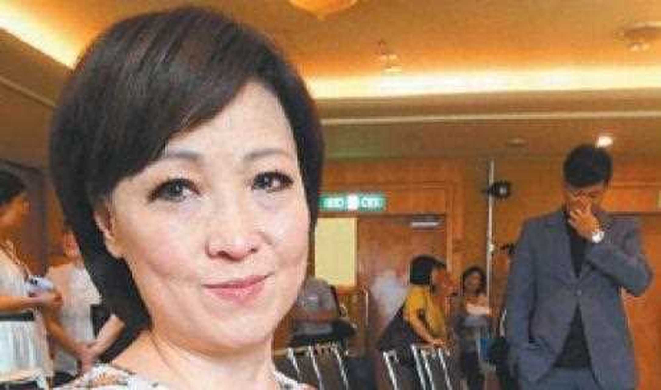 曾志伟的老婆王美华图片