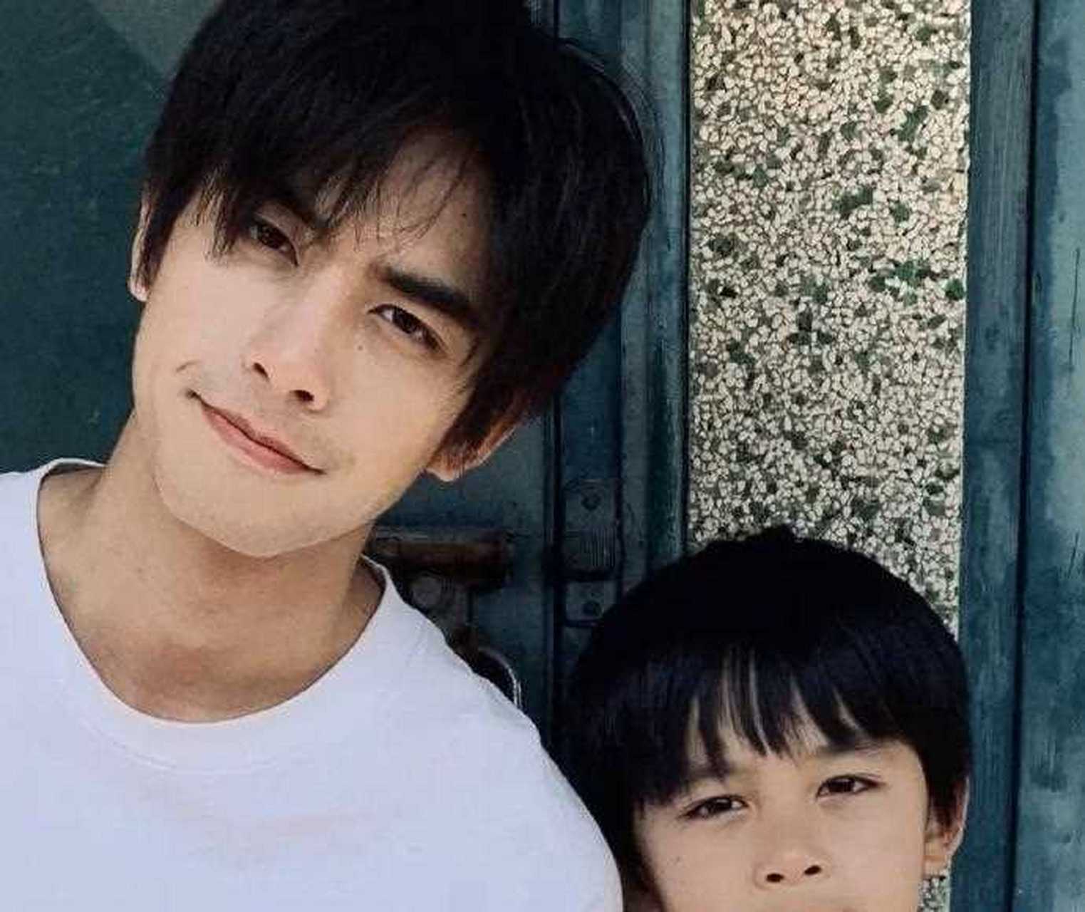 演凌霄小时候的小演员和宋威龙长的好像啊,选角导演有点东西