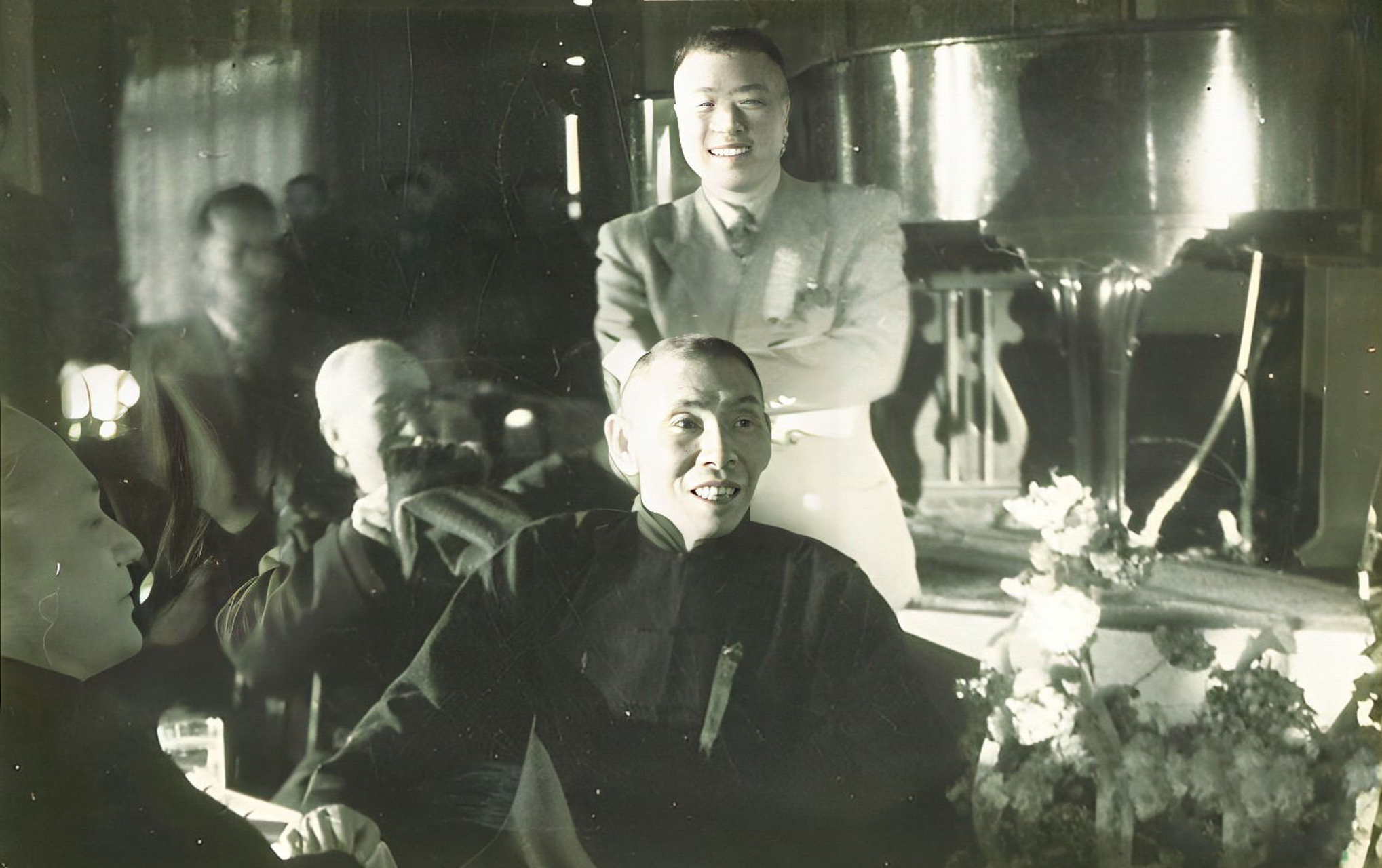 青帮头目杜月笙老照片:在上海参加会议,面带笑容!