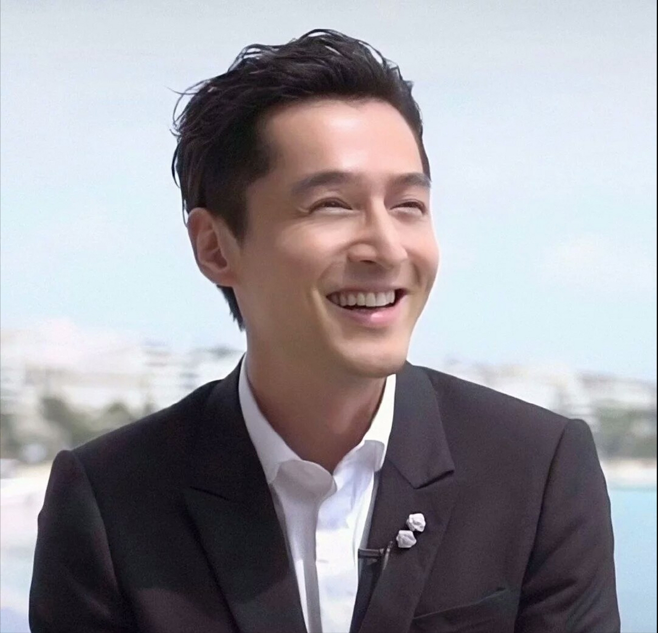 觉得挺合适的,古巨基不是也娶了助理很幸福吗?