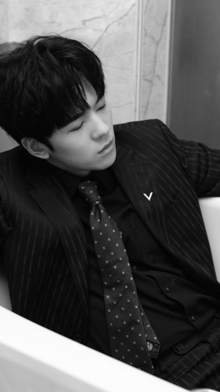 时尚帅气西装男神仝桌#仝卓