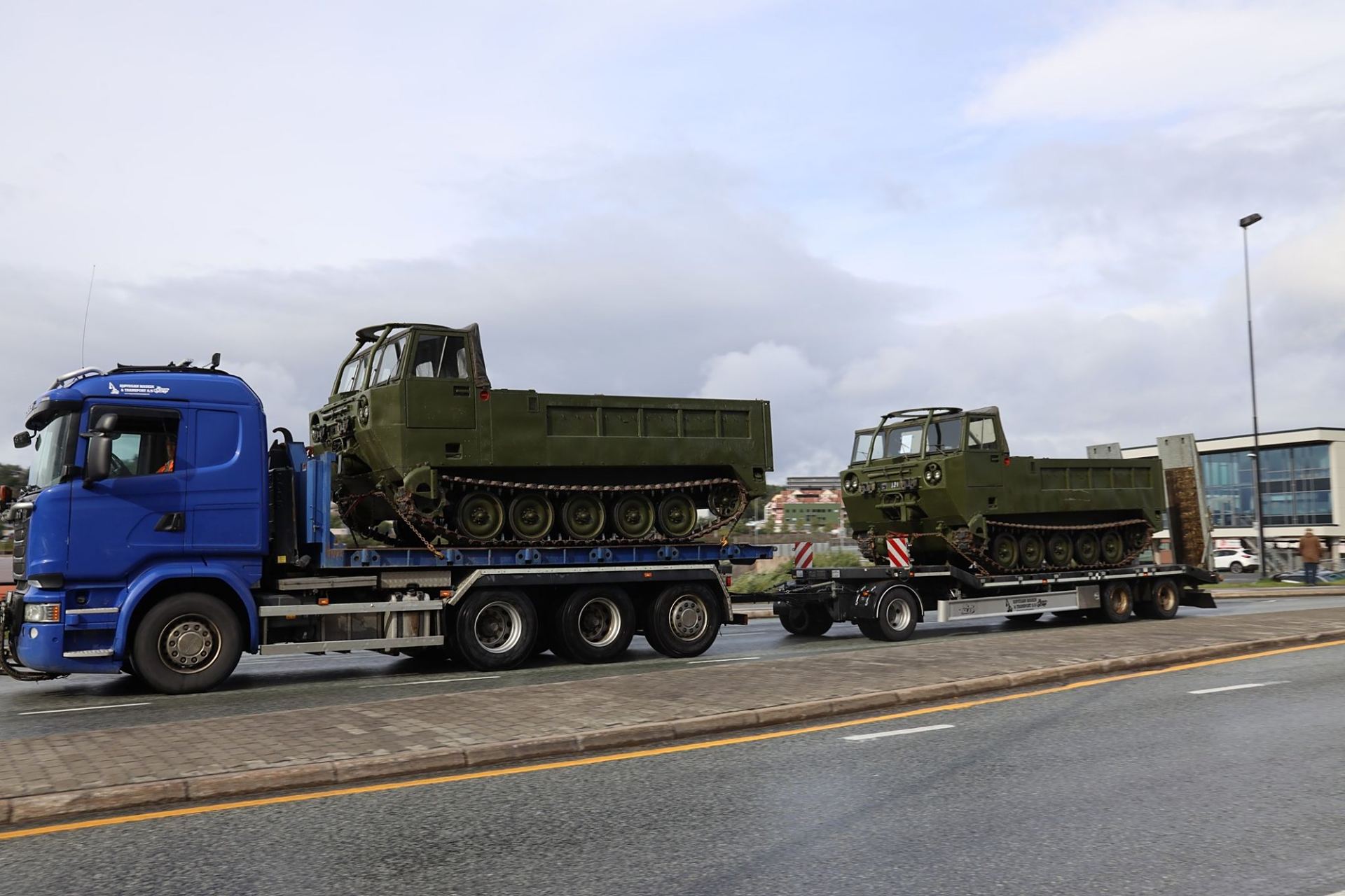 挪威将向乌克兰捐赠约50辆nm199(m548)履带式货车,便于向没有道路的