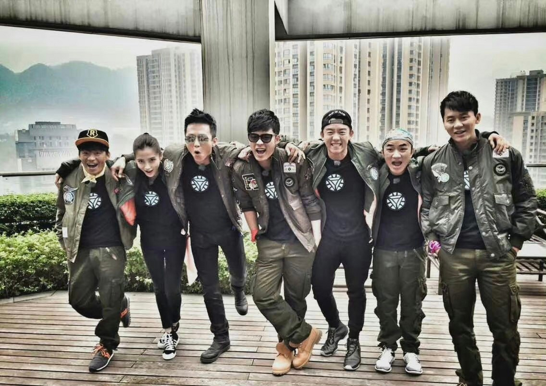 那时大家好年轻啊#邓超晒跑男合照说weare伐木累#又回到奔跑吧兄弟了