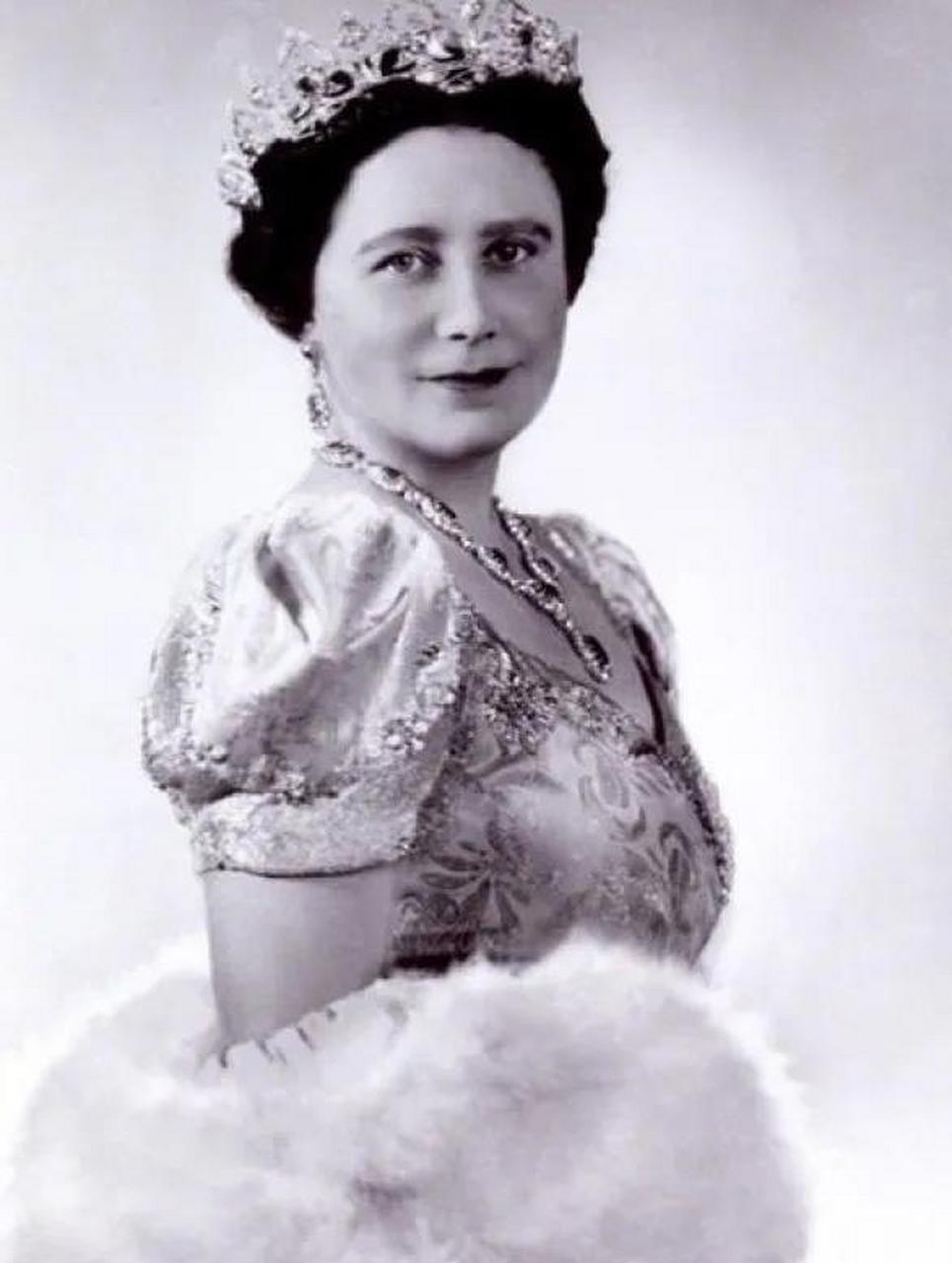 当年,英国国王爱德华八世"不爱江山爱美人",作为