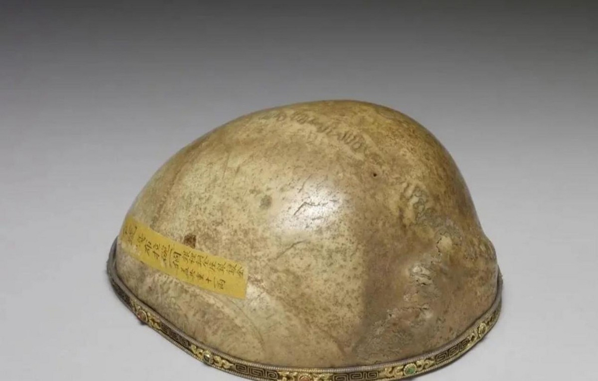 清朝乾隆平定霍集占叛乱的坚决行动展现出铁血决心,震慑了新疆地区的