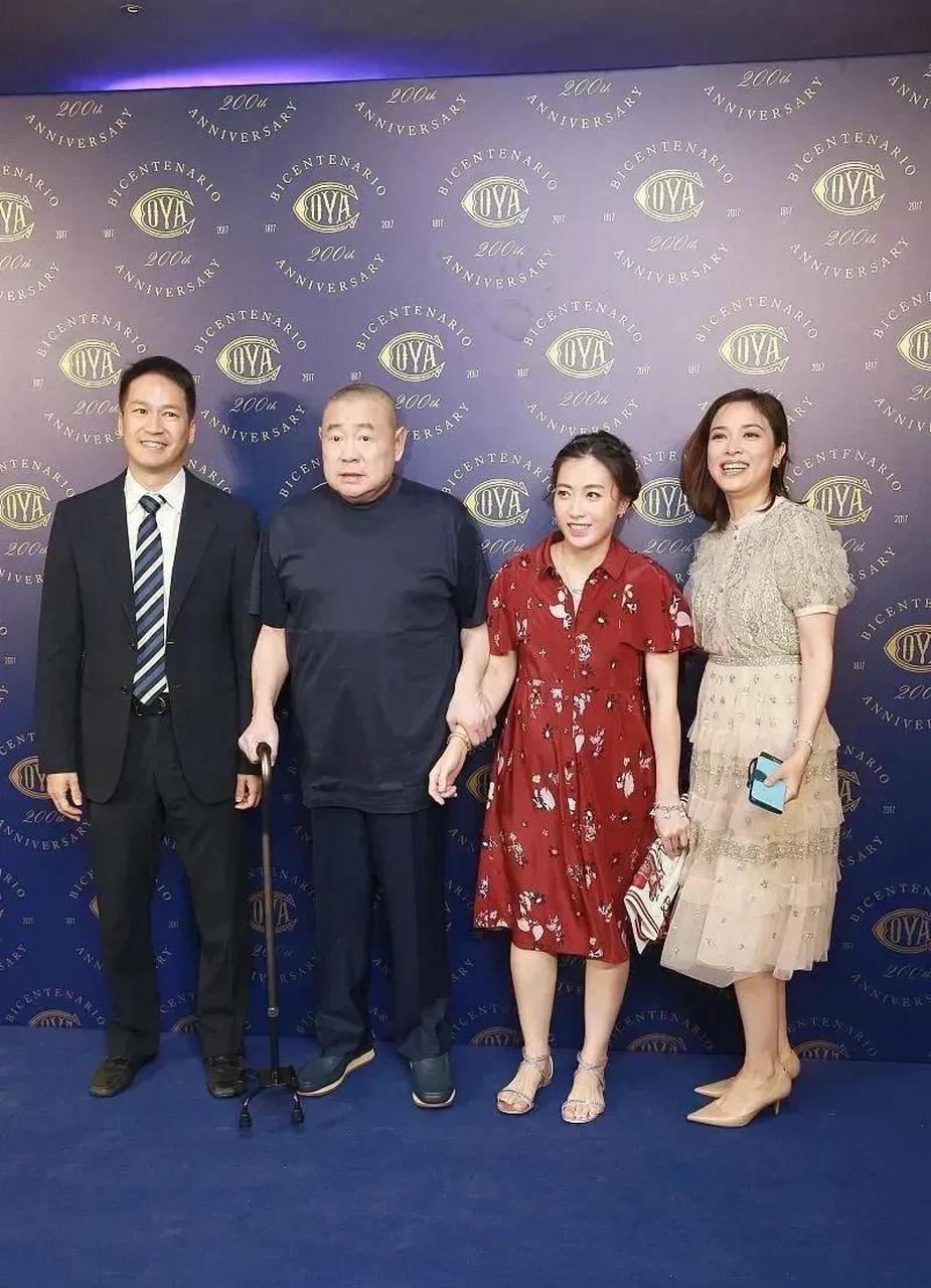 领动计划# 甘比随71岁富豪老公出席活动!