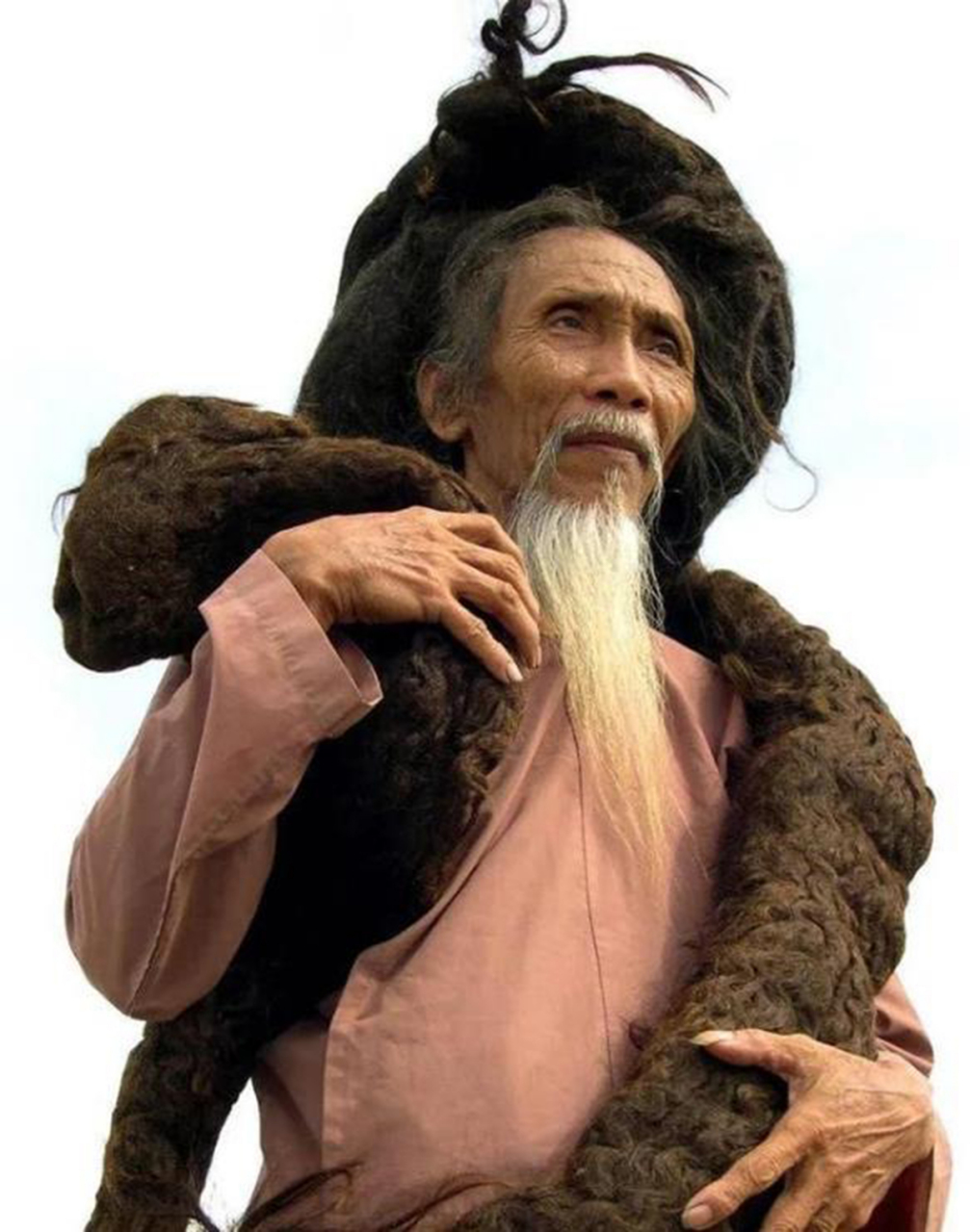 越南老人陈文海,原本只是一个普普通通的老百姓,因为长达6.