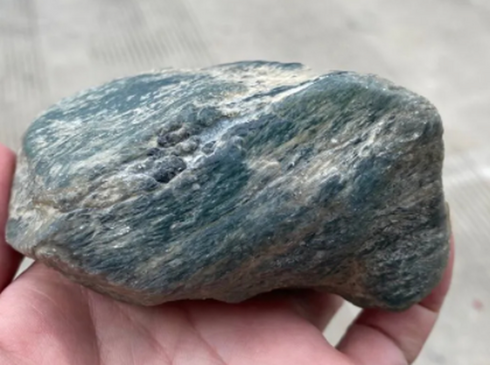 点击头像看直播##翡翠原石# 莫西沙玻璃种天空蓝,整个脱沙肉质发浩痧