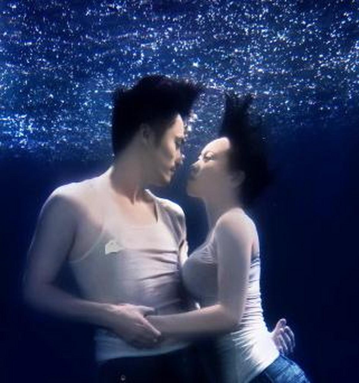 领动计划# 48岁闫妮水下"大片"曝光!