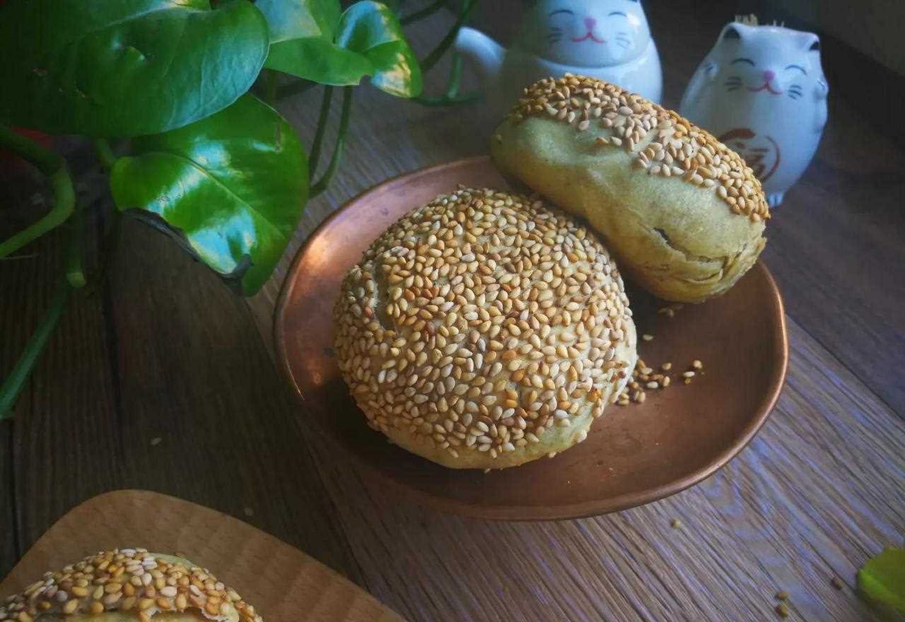 今天在家研究了老北京芝麻酱烧饼的做法,明天来给大家分享视频做法哦!
