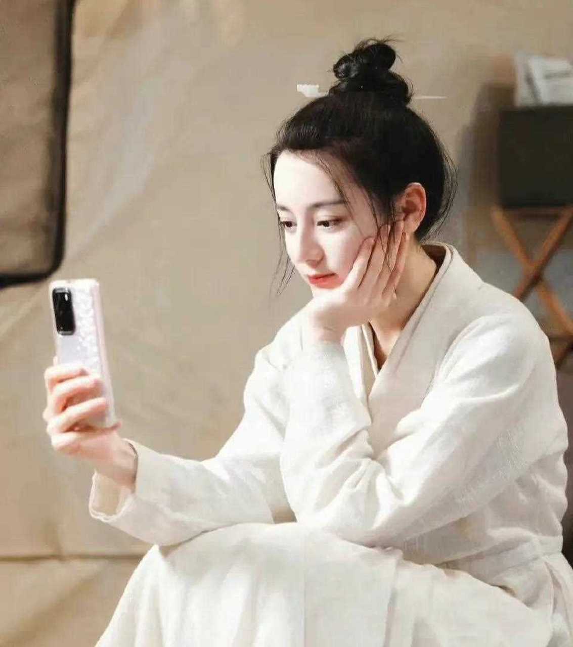 丸子头的热巴可可爱爱 [惊哭]