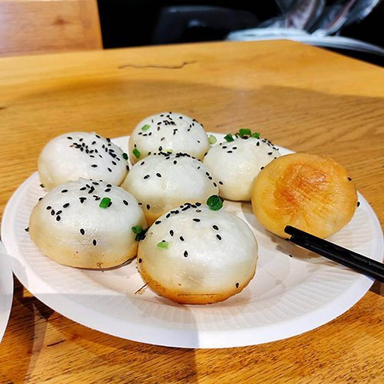 啥南翔小笼包,阿拉上海人最爱的是生煎包.