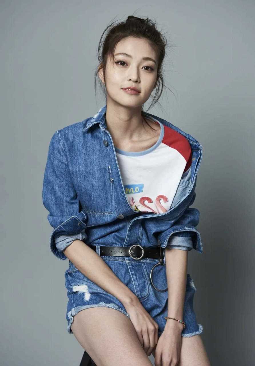 王妍之棚拍定妆,腿是真长,可以袜子不好看