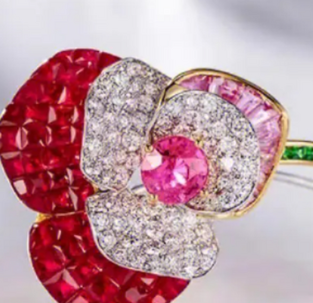 宝石#红宝石的断口,以及玛瑙的贝壳状断口,常见的断口有:贝壳状断口