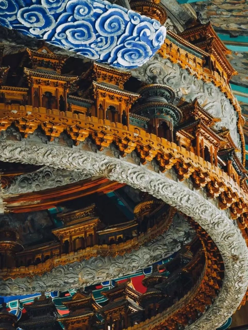 现存北京古代建筑博物馆的隆福寺藻井 是600年前的明代藻井 是掏贩