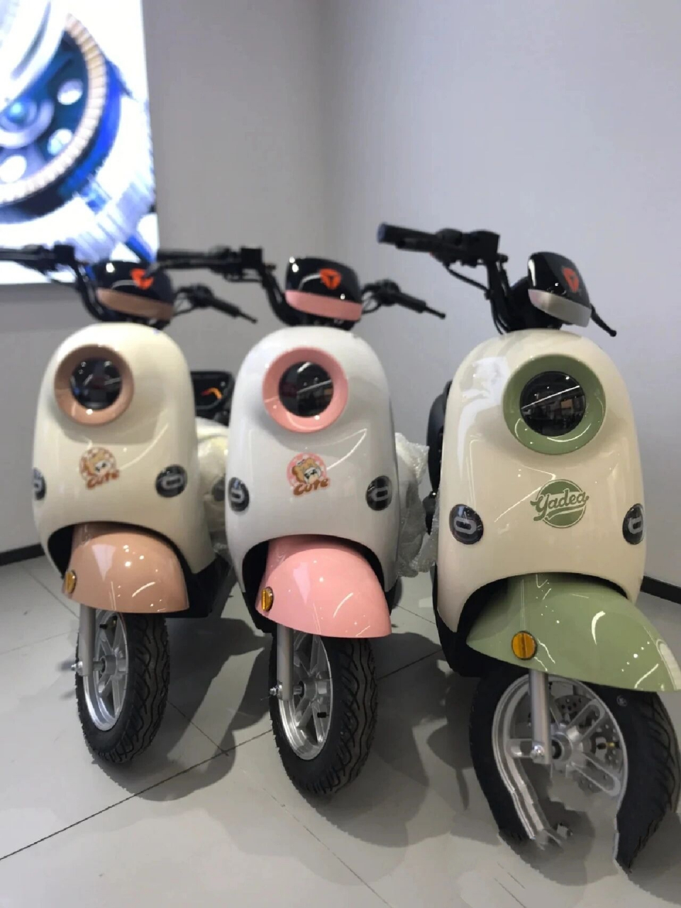 雅迪新国标电动车	 "欧曼2.0的升级版 欧曼3.