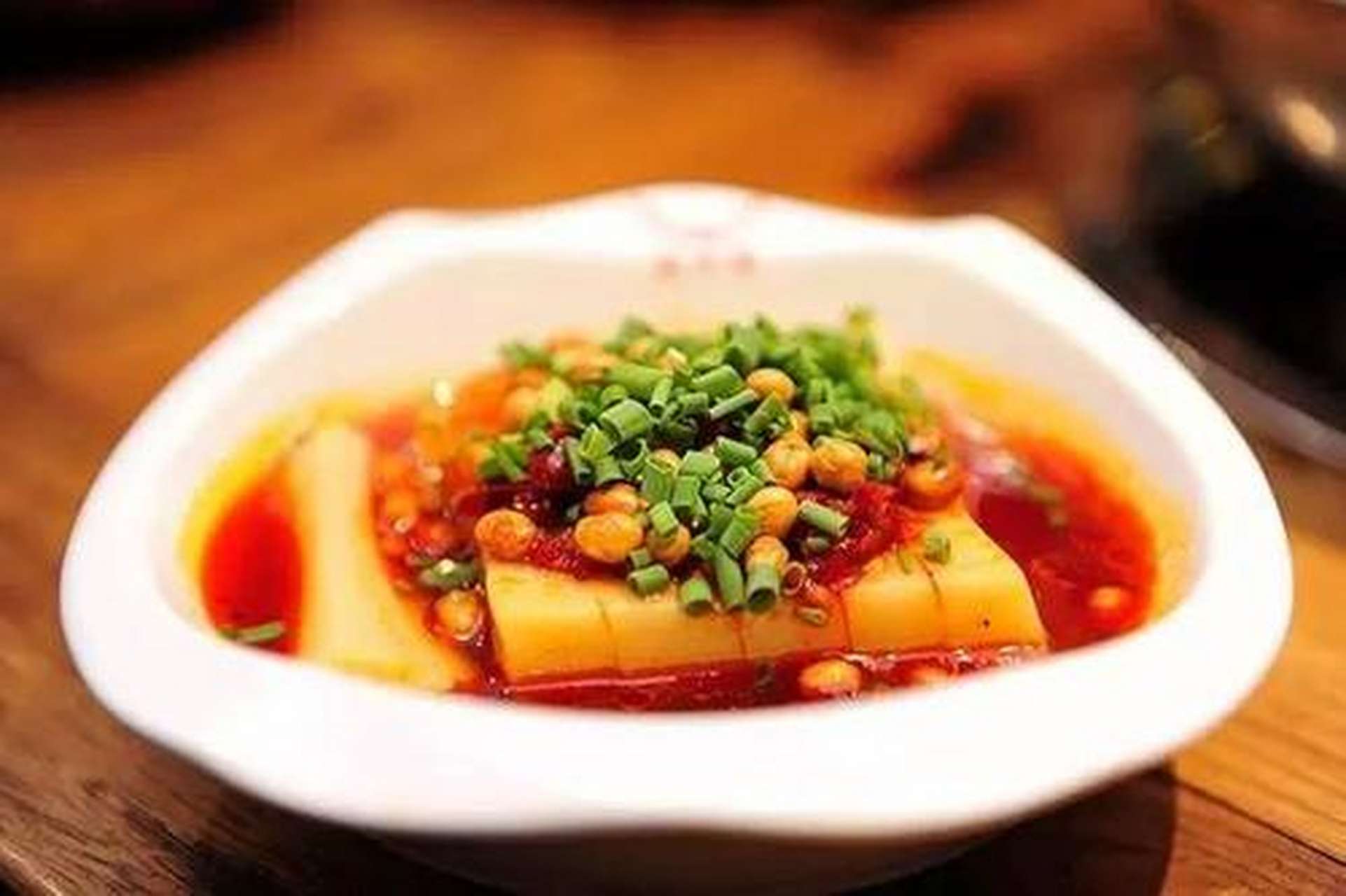 红油米豆腐,看了是不是以为这又是一道豆制品美食,这道美食是用大米磨