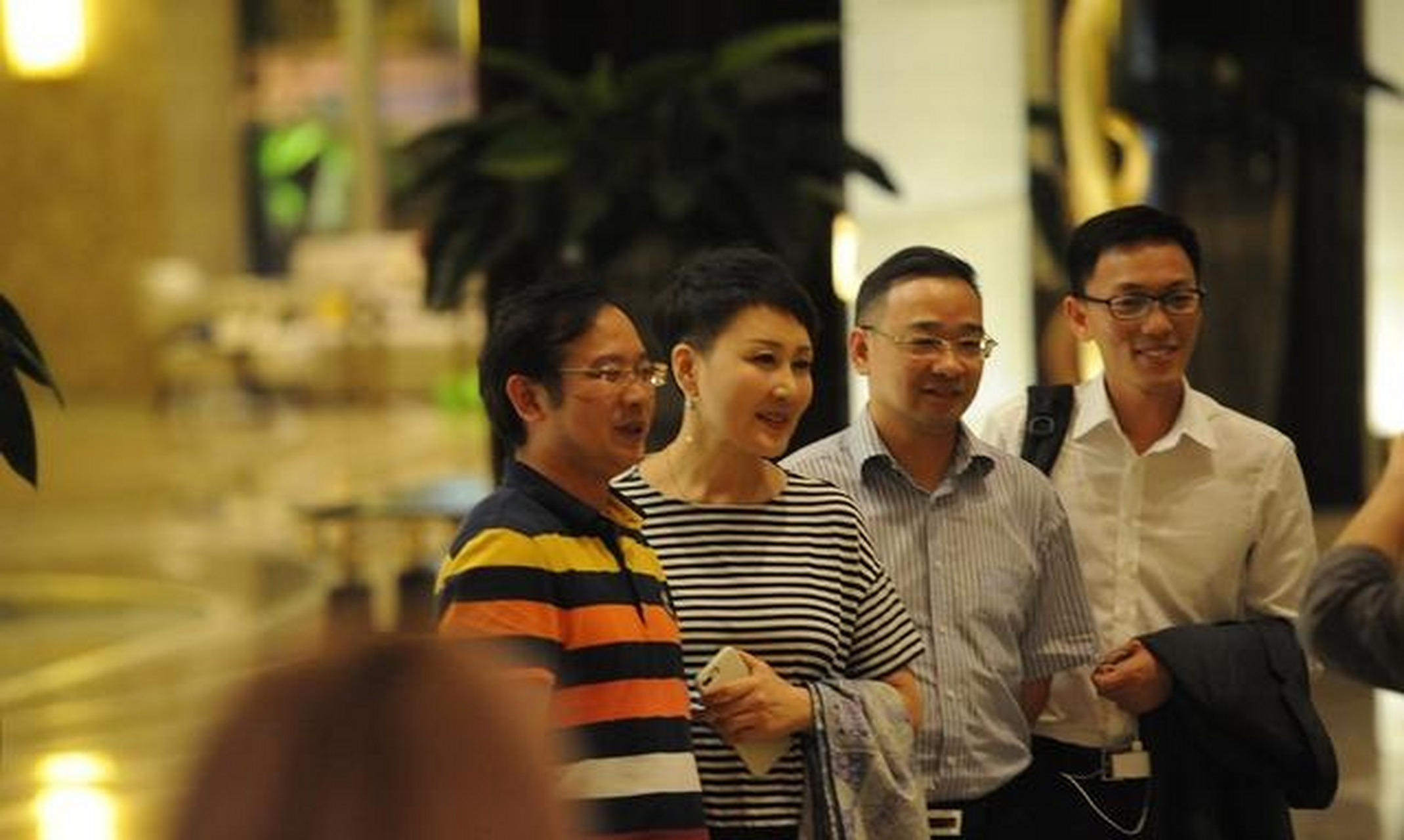 虽然那段时间张凯丽是一位合格的家庭主妇,但是张建林却看出了妻子的