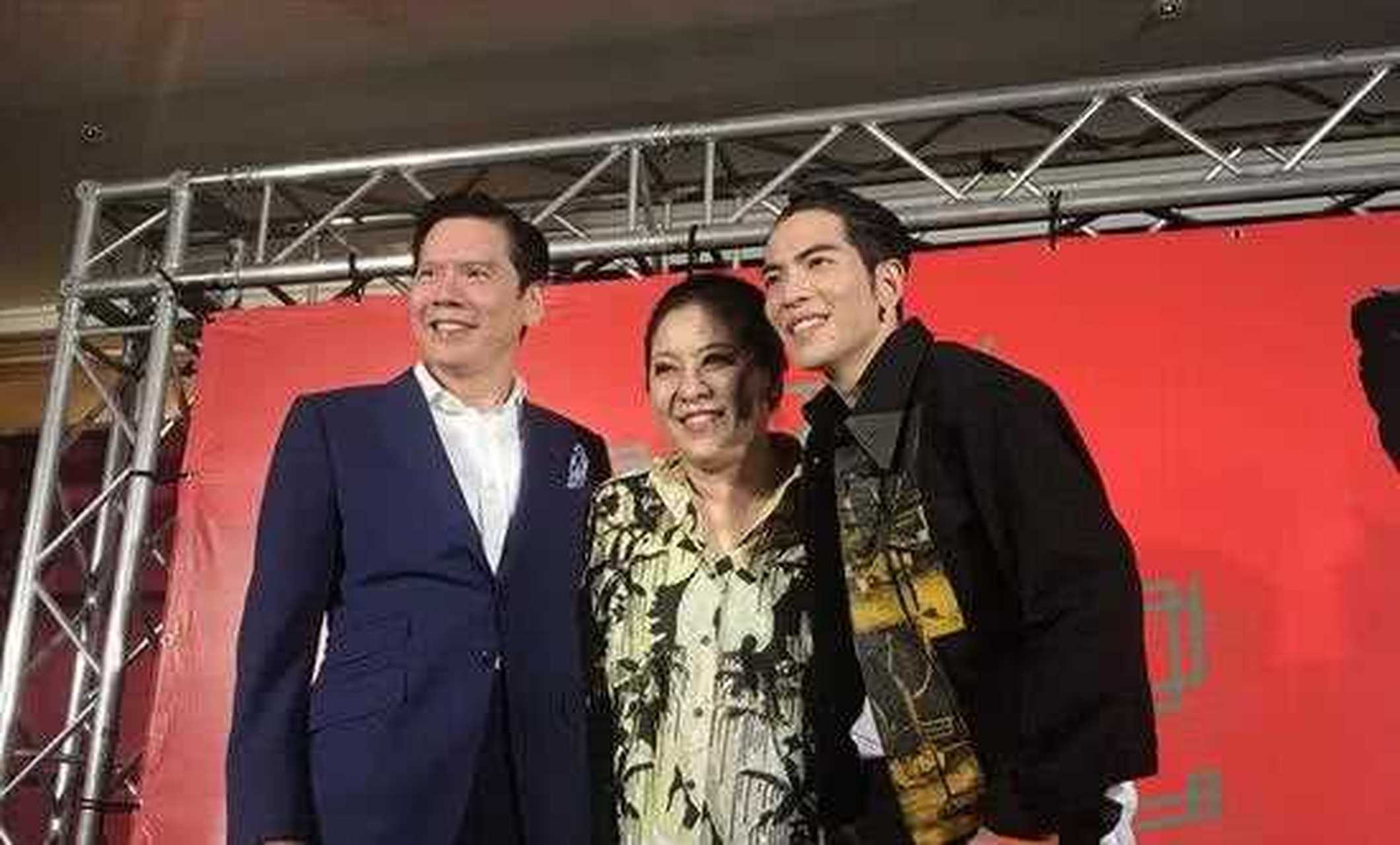 一次慈善晚宴上,向华强对萧敬腾说:你唱一首歌,我捐0万!