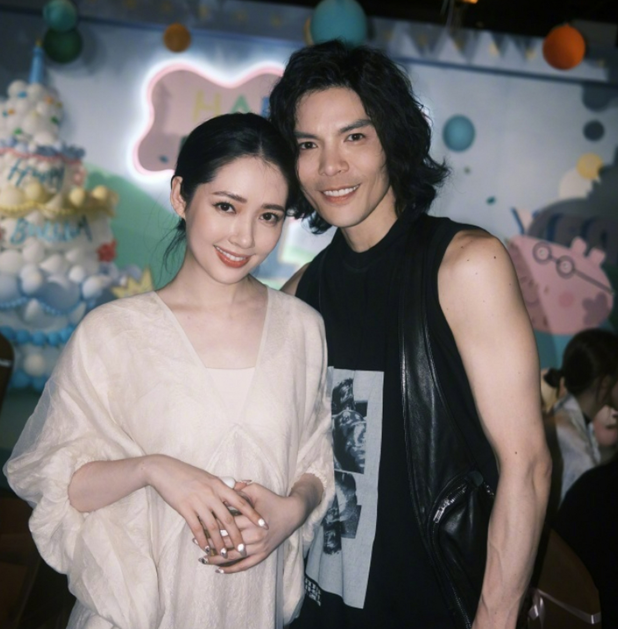 郭碧婷重回颜值巅峰,与丈夫儿子甜蜜合影,力破婚后不和传闻