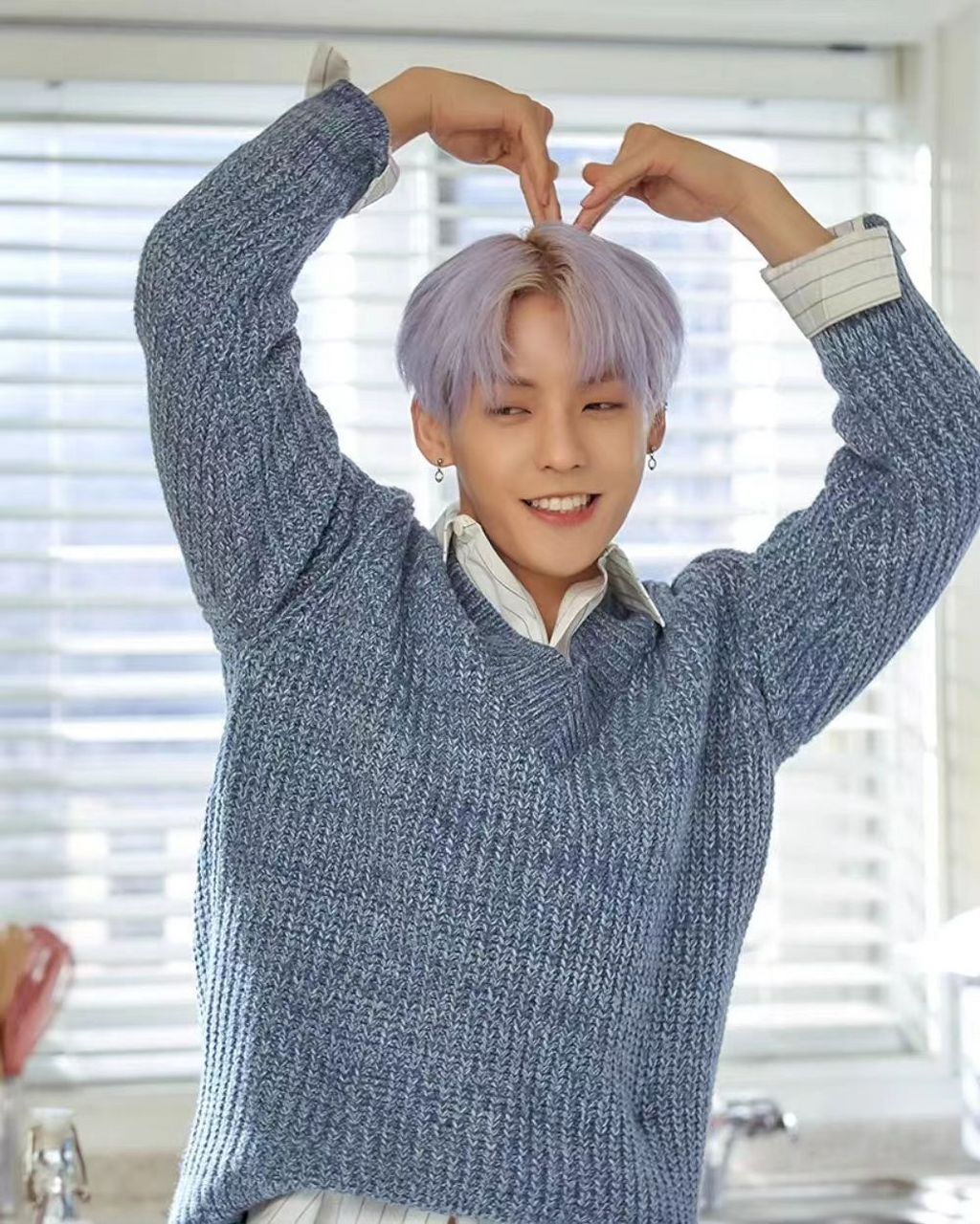 虽说作为韩国男团btob的成员之一,李旼赫有腹肌并不稀奇,但是没想到