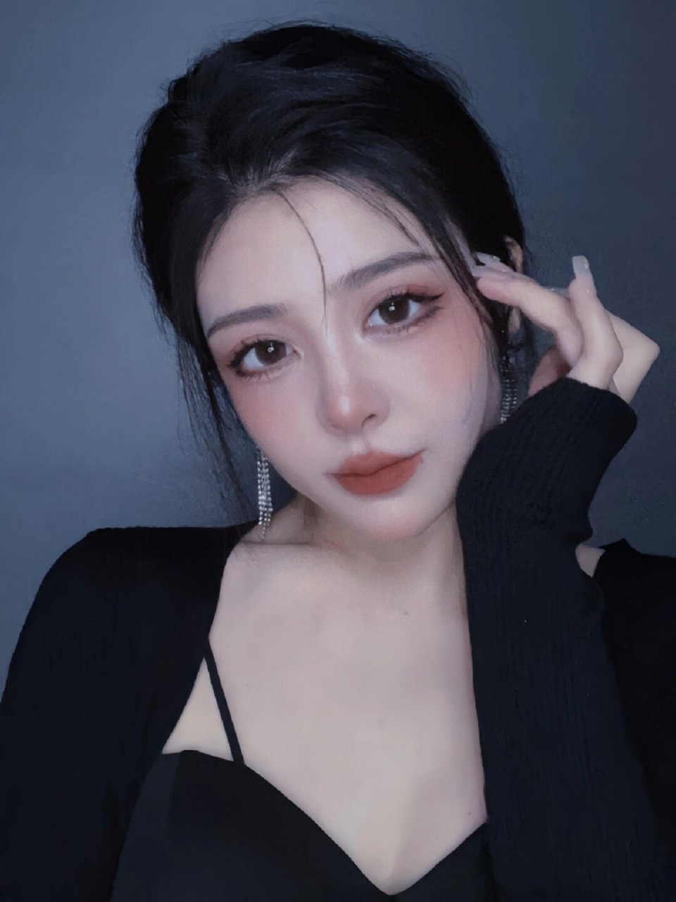 冷艳御姐妆美艳动人  冷艳御姐妆容,展现出女性强大气场,是职场必备.