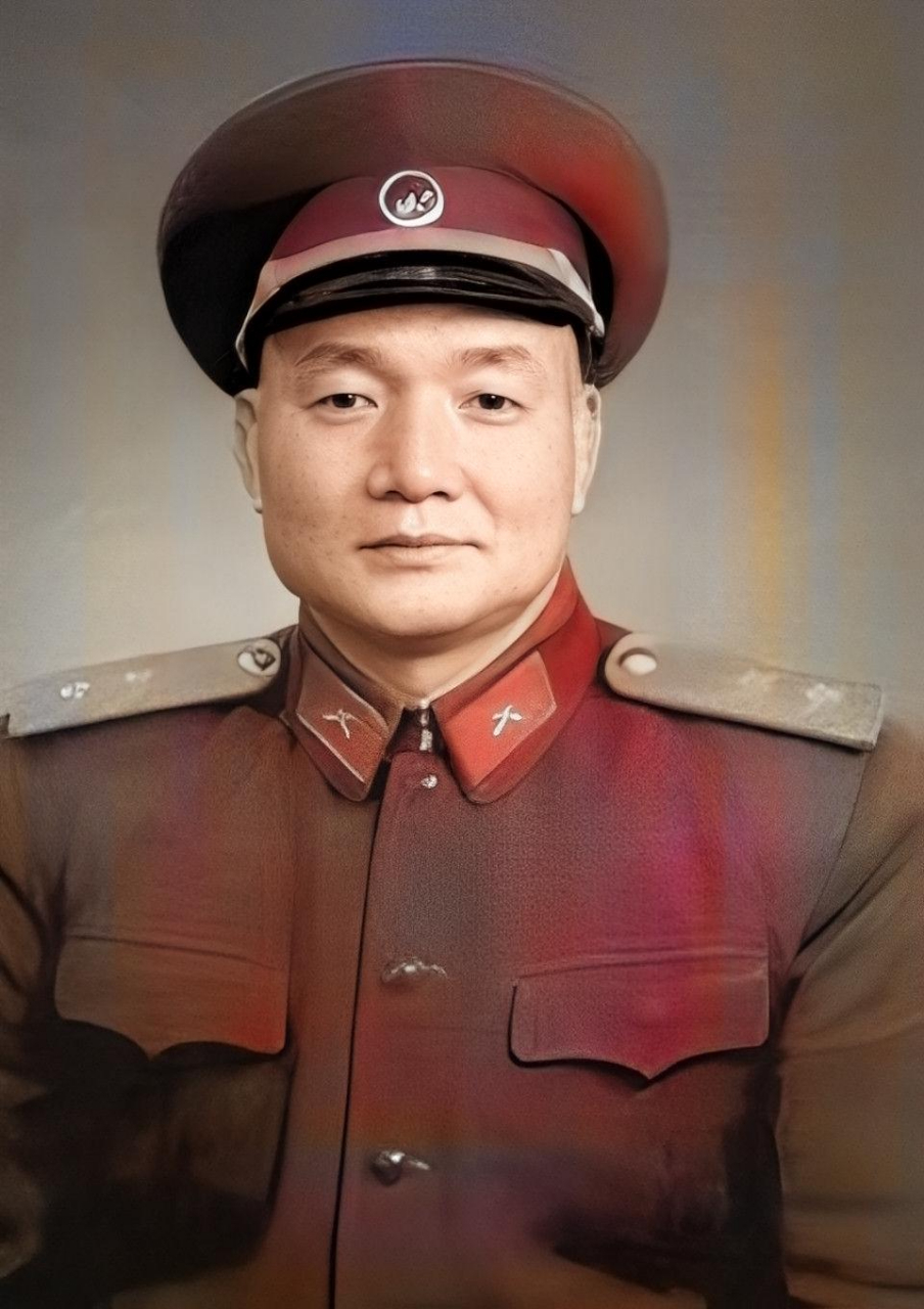 他是杨杨在城山的得力助手,夏洛克·助手,他后来回忆说:我的一生,我