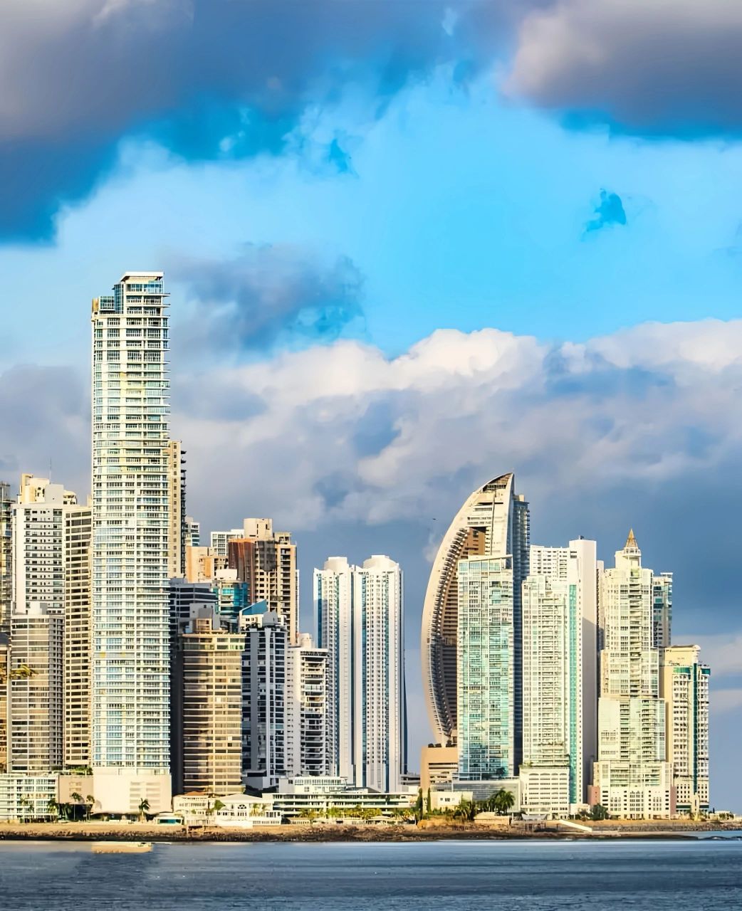 巴拿马首都和最大城市～巴拿马城 巴拿马城,人口175万人,人均gdp为1.